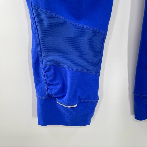 Athleta Relay Reflective Crop Capri Legging Size Medium - Picture 7 of 14